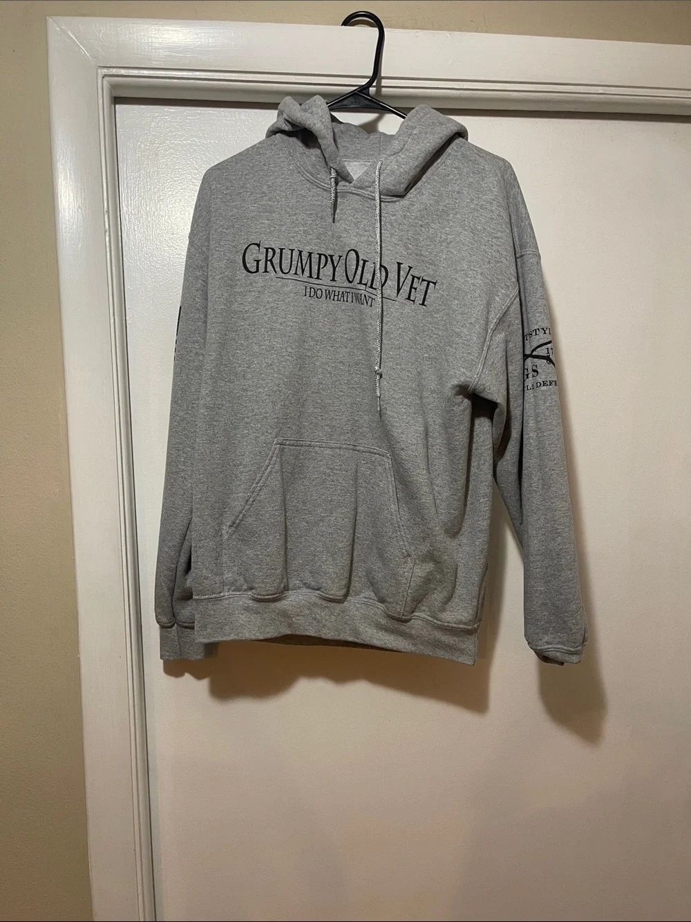 Grunt Style Gray 'Grumpy Old Vet' Pullover Hoodie size medium